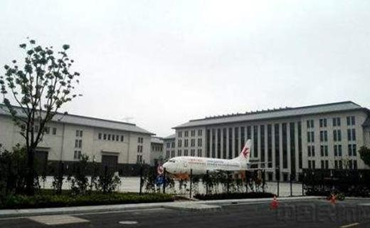 東航